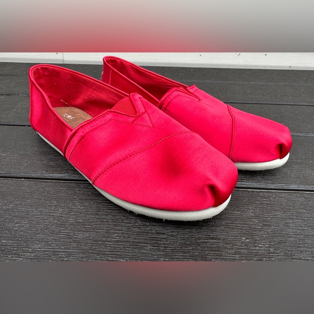 Toms Satin Red Youth Alpargata. Sz.Y5 (W 7US) - Picture 2 of 8